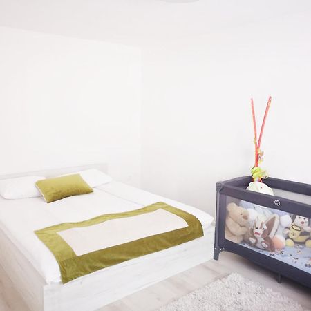 Family Apartment With Garden Сараево Стая снимка