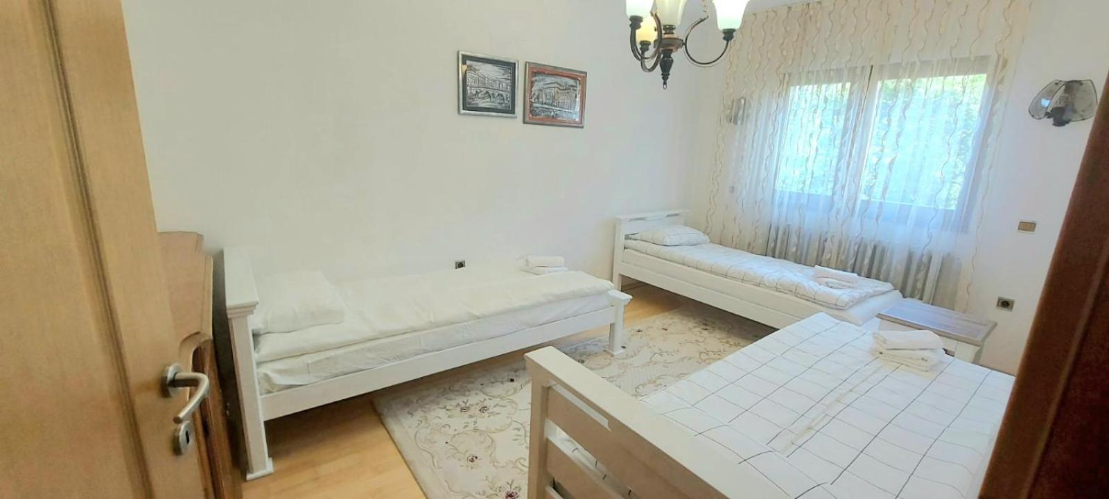 Family Apartment With Garden Сараево Екстериор снимка