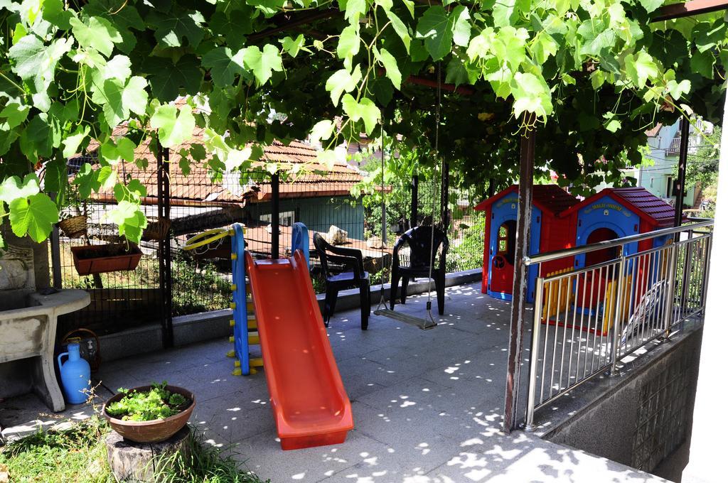 Family Apartment With Garden Сараево Екстериор снимка