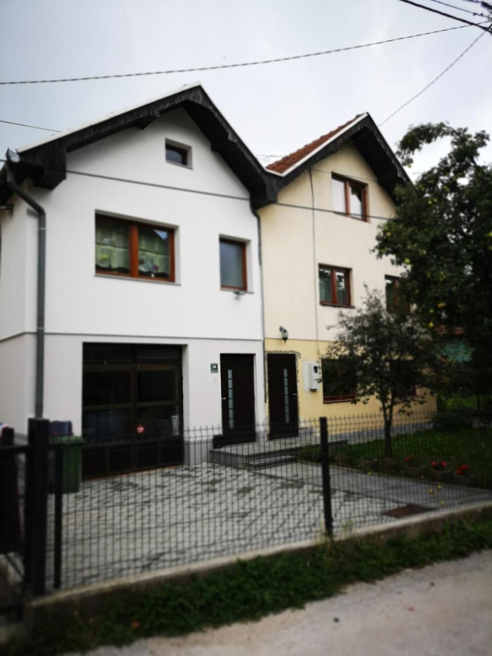 Family Apartment With Garden Сараево Екстериор снимка